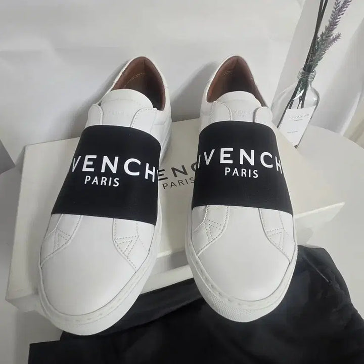 [BUNJANG] Givenchy Logo Band Slip-on Sneakers / 지방시 화이트 로고 밴드 스니커즈 슬립온