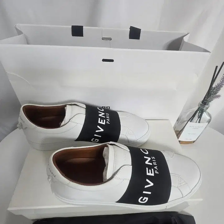 [BUNJANG] Givenchy Logo Band Slip-on Sneakers / 지방시 화이트 로고 밴드 스니커즈 슬립온