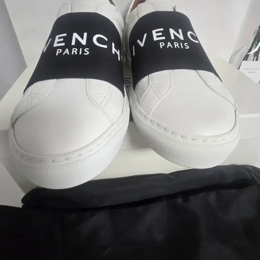 [BUNJANG] Givenchy Logo Band Slip-on Sneakers / 지방시 화이트 로고 밴드 스니커즈 슬립온