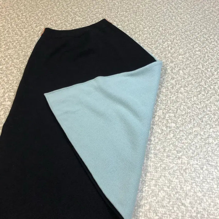 [BUNJANG] CEDRIC CHARLIER Wool Blend Flare Skirt / 세드릭찰리어 배색 울100% 플레어 스커트 치마 양면 슬릿 명품 니트