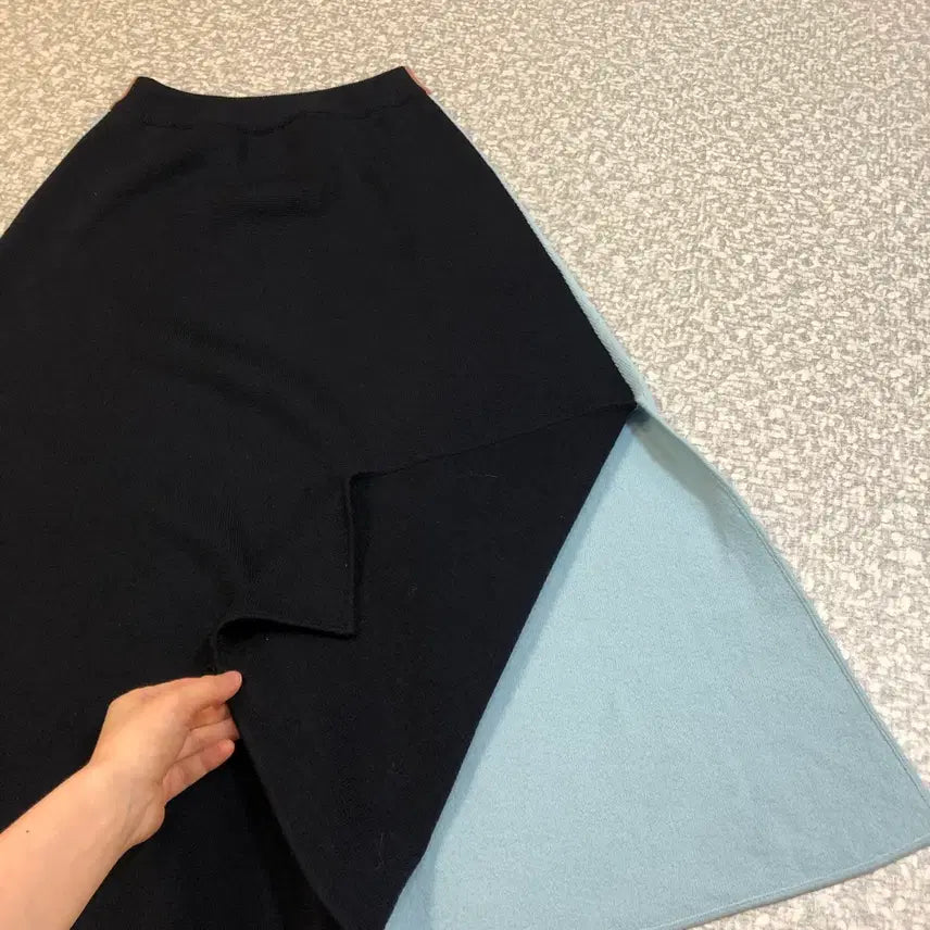 [BUNJANG] CEDRIC CHARLIER Wool Blend Flare Skirt / 세드릭찰리어 배색 울100% 플레어 스커트 치마 양면 슬릿 명품 니트