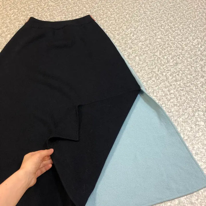 [BUNJANG] CEDRIC CHARLIER Wool Blend Flare Skirt / 세드릭찰리어 배색 울100% 플레어 스커트 치마 양면 슬릿 명품 니트