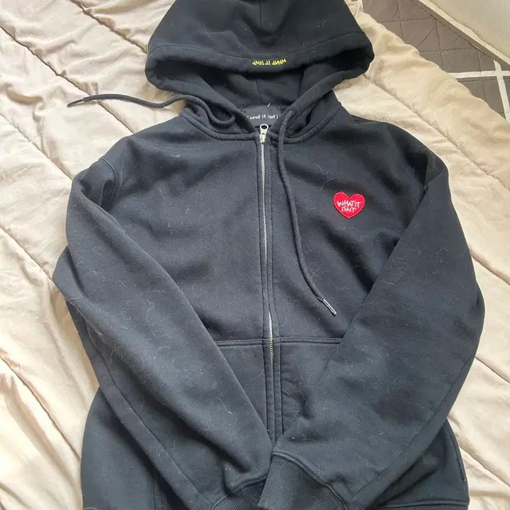 [BUNJANG] What it isnt Heart Logo Black Jacket / 배포) What it isnt 하트 자켓 블랙