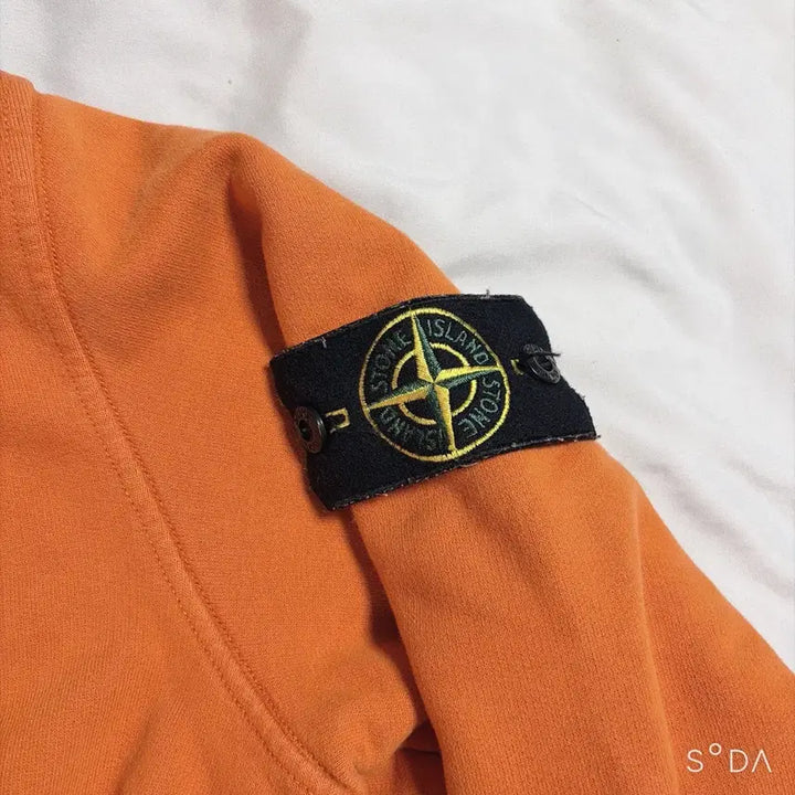 [BUNJANG] Stone Island Two-Button Orange Hoodie M / 스톤아일랜드 투버튼 오렌지 후드티 M