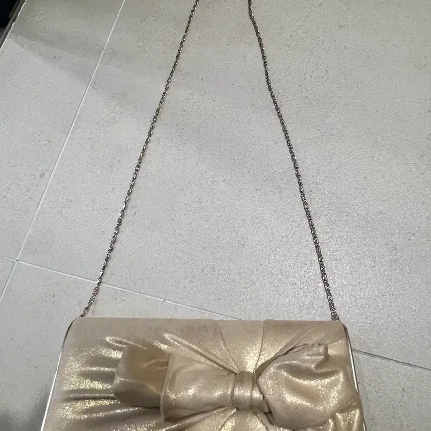 [BUNJANG] Ribbon Shoulder Chain Clutch Bag / 리본 숄더 체인 클러치백 골드 가방