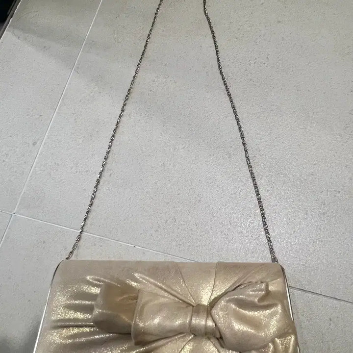 [BUNJANG] Ribbon Shoulder Chain Clutch Bag / 리본 숄더 체인 클러치백 골드 가방