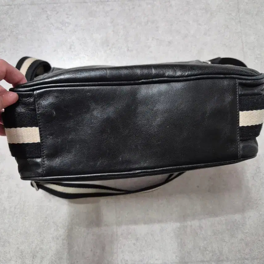 [BUNJANG] Bally Black Leather Crossbody Bag / 발리 블랙 가죽 크로스백