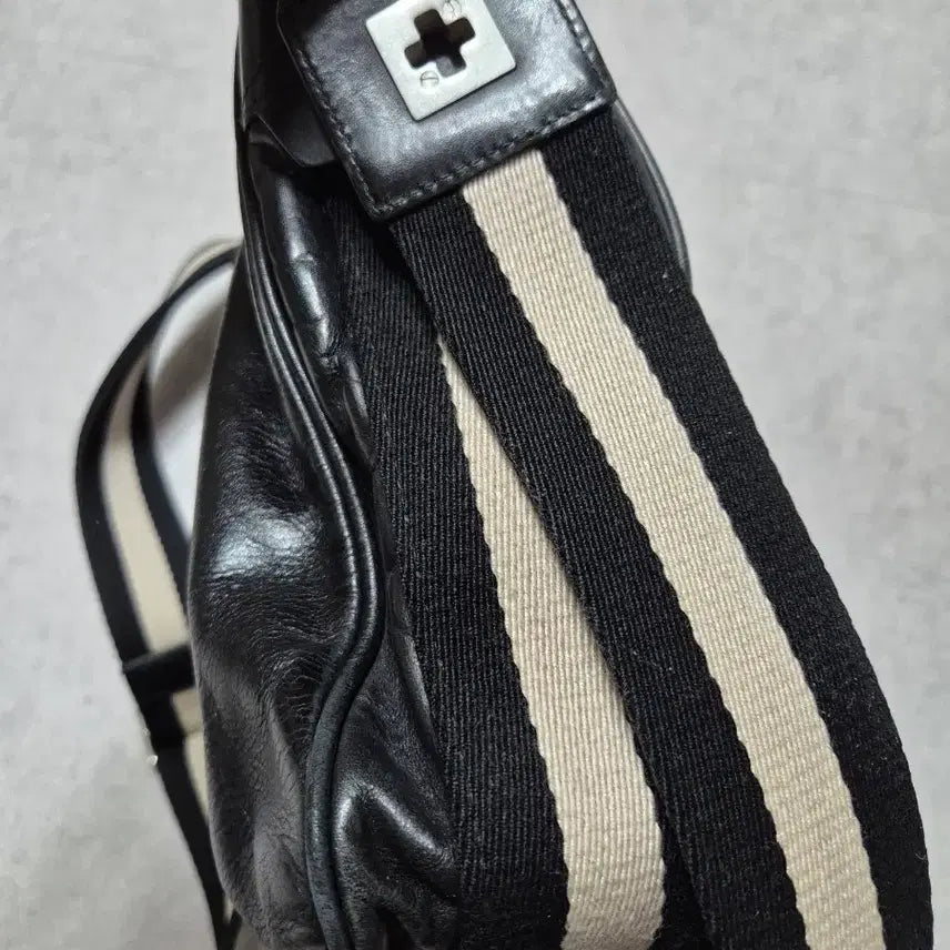[BUNJANG] Bally Black Leather Crossbody Bag / 발리 블랙 가죽 크로스백