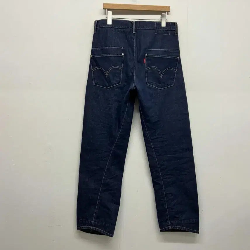 [SOLD OUT] 리바이스 엔지니어드 진 32