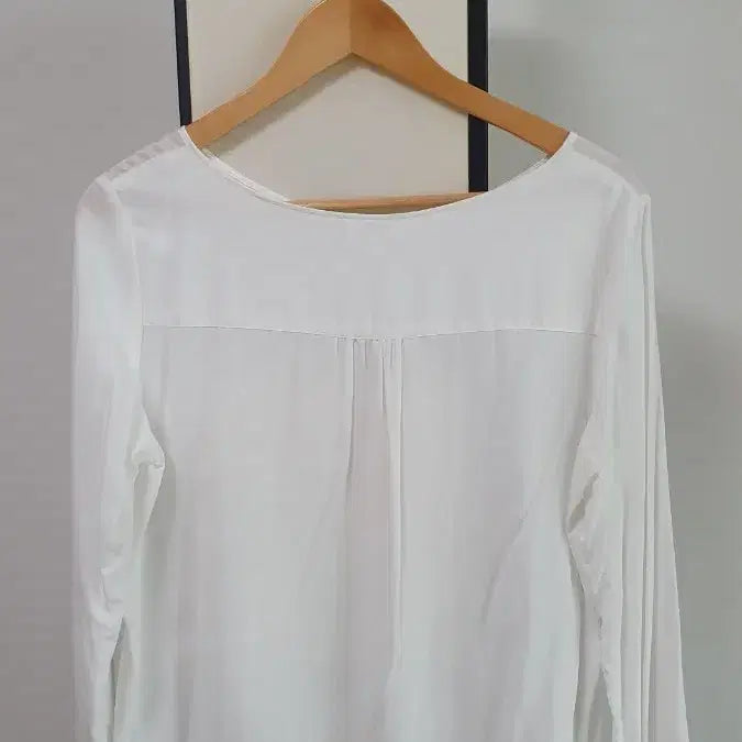 [SOLD OUT] 유니클로 화이트 롱 슬리브 블라우스