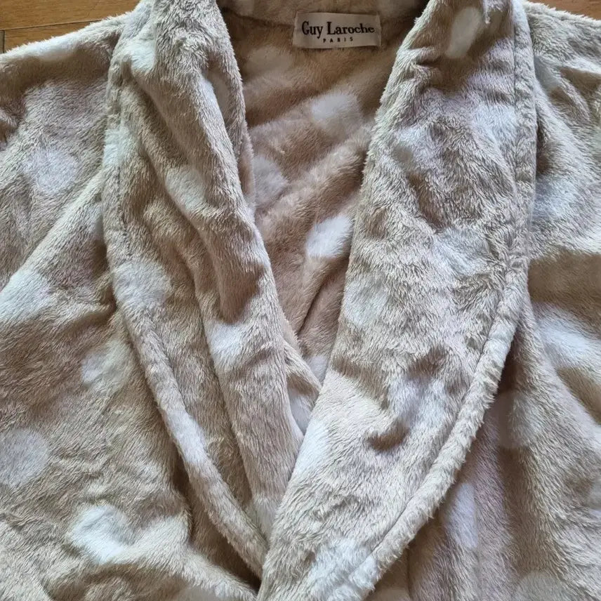 [SOLD OUT] Guy Laroche 면 혼방 패턴 로브