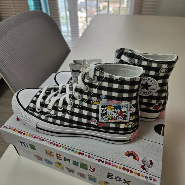[BUNJANG] Converse Sanrio Characters Chuck Taylor All Star Picnic Black Sneakers (225) / 컨버스 X 산리오캐릭터즈 척테일러 올스타 피크닉 블랙 (225)