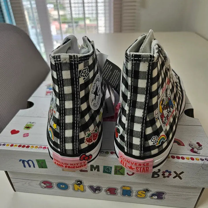 [BUNJANG] Converse Sanrio Characters Chuck Taylor All Star Picnic Black Sneakers (225) / 컨버스 X 산리오캐릭터즈 척테일러 올스타 피크닉 블랙 (225)