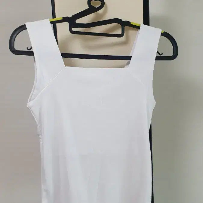 [SOLD OUT] 화이트 스퀘어넥 민소매 티셔츠