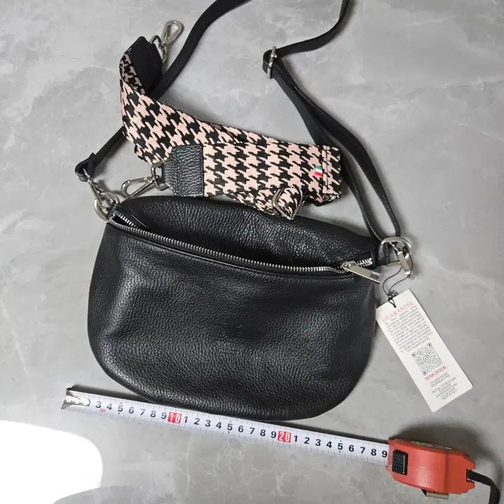 [BUNJANG] TOTUM Italian Leather Crossbody Bag / TOTUM 이탈리아 가죽 크로스백 블랙 새상품