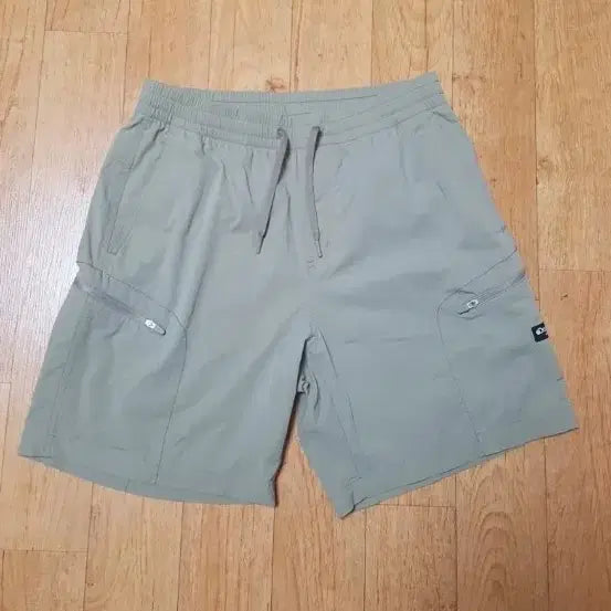 [BUNJANG] Discovery Expedition Cooling Cargo Shorts (Beige) / 새옷수준)디스커버리 얇은 냉감용 카고 반바지,30~31인치,연한 베이지색