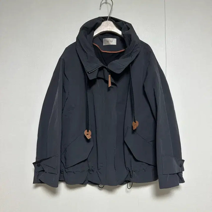 [SOLD OUT] SJSJ 바스락 드로우스트링 바람막이 점퍼