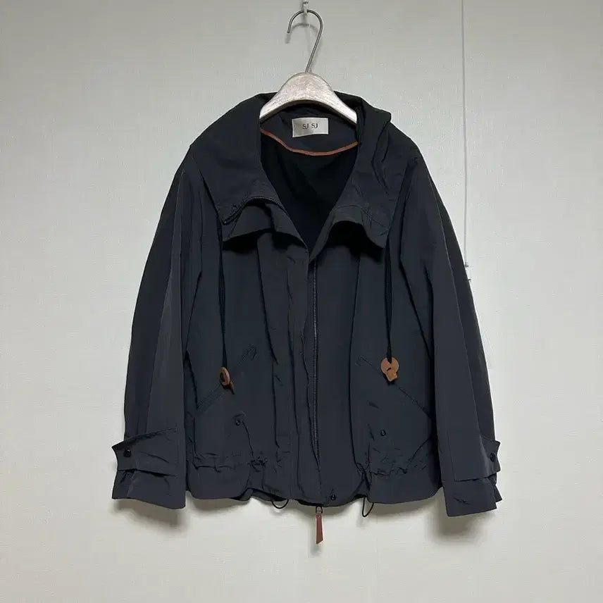 [SOLD OUT] SJSJ 바스락 드로우스트링 바람막이 점퍼