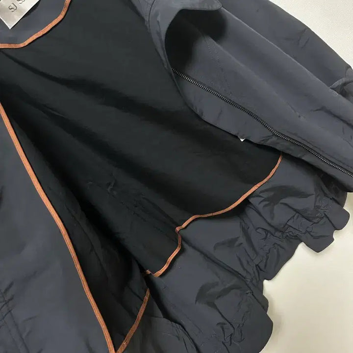 [SOLD OUT] SJSJ 바스락 드로우스트링 바람막이 점퍼