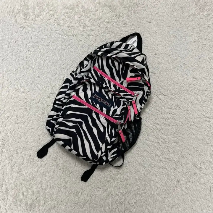 [SOLD OUT] 잔스포츠 지브라 백팩