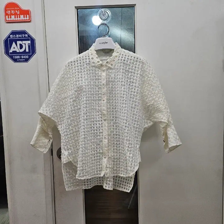 [BUNJANG] Time White Check Blouse / 타임 블라우스