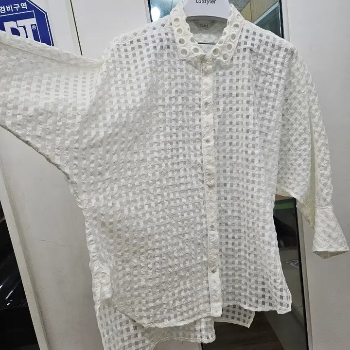 [BUNJANG] Time White Check Blouse / 타임 블라우스