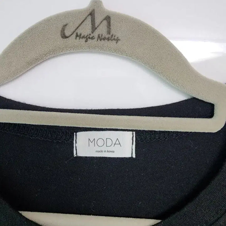 [BUNJANG] MODA Black Printed Tank Top / MODA 블랙 프린팅 나시티