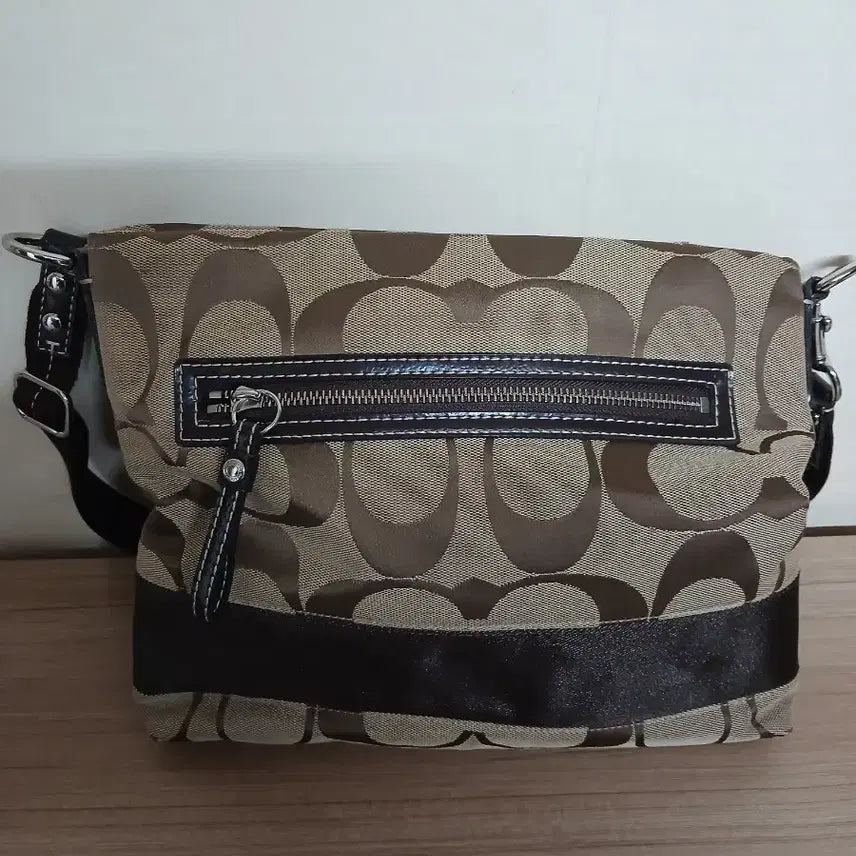[BUNJANG] Coach Signature Stripe Crossbody File Shoulder Bag / 여성 코치 시그니처 스트라이프 크로스바디 파일 숄더백, 크로스백