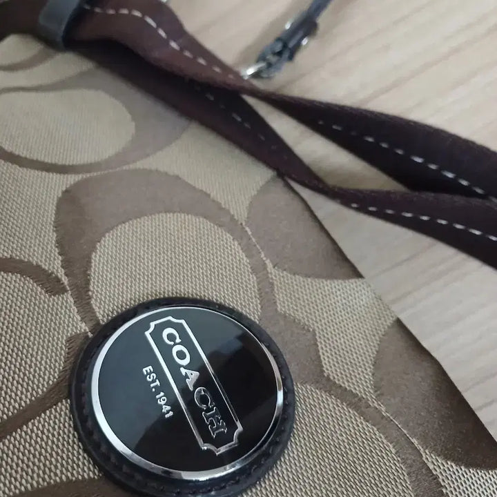 [BUNJANG] Coach Signature Stripe Crossbody File Shoulder Bag / 여성 코치 시그니처 스트라이프 크로스바디 파일 숄더백, 크로스백