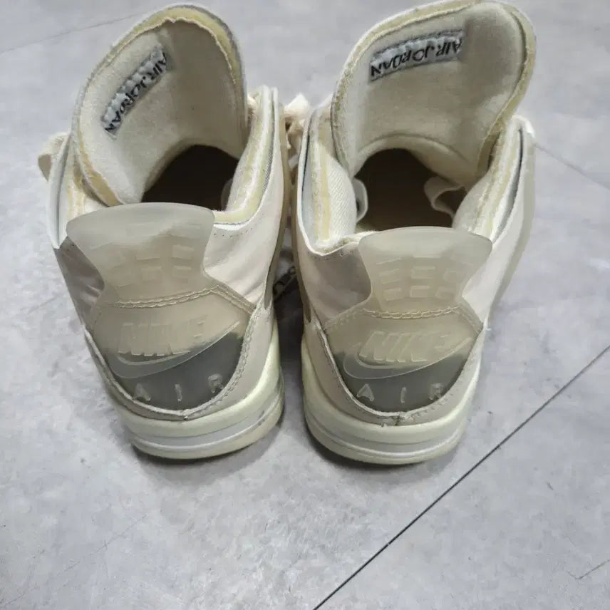 [BUNJANG] Nike Jordan 4 Off-White Retro Sneakers / 조던 4 X 오프 화이트 레트로P 세일 235