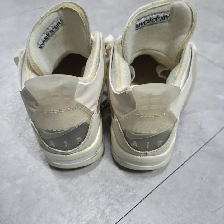 [BUNJANG] Nike Jordan 4 Off-White Retro Sneakers / 조던 4 X 오프 화이트 레트로P 세일 235