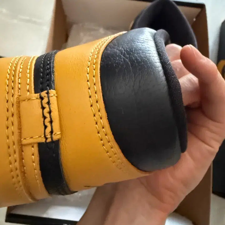 [SOLD OUT] 나이키 조던1 레트로 하이 OG 폴른 275 팔아요
