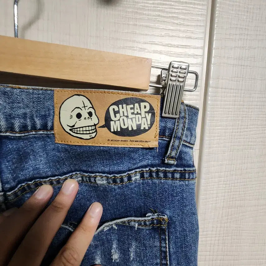 [BUNJANG] Cheap Monday Crack Patch Punk Skinny Jeans / 칩먼데이 크랙 패치 펑크 스키니진 (28x32)