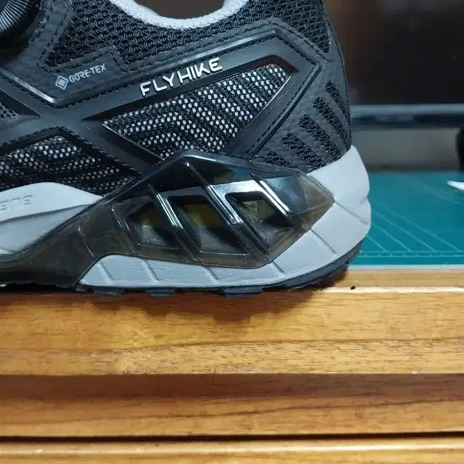 [BUNJANG] K2 Flyhike Rex Hiking Shoes - 245 / K2. 플라이하이크 렉스 등산화.245