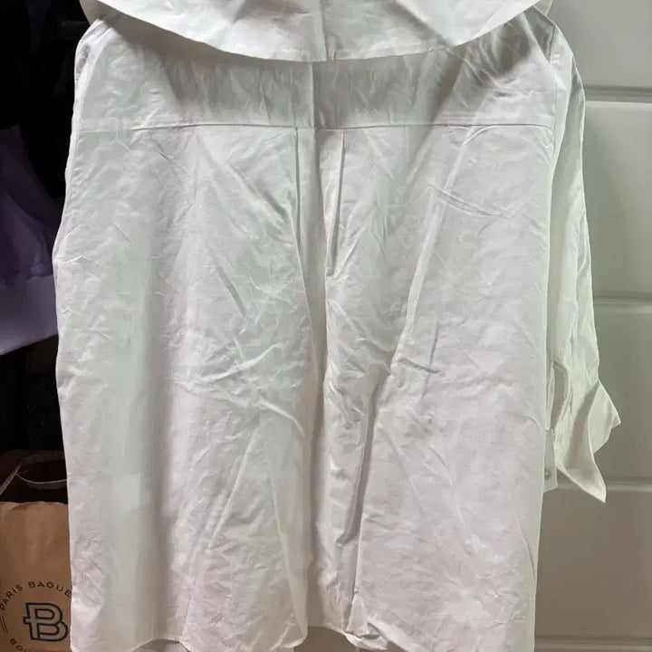 [SOLD OUT] 로엠 화이트 카라 블라우스