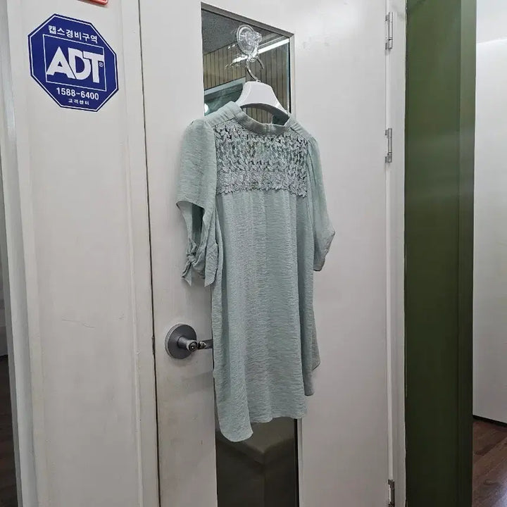 [BUNJANG] Izzat Bava Lace Blouse Mint Green Women&