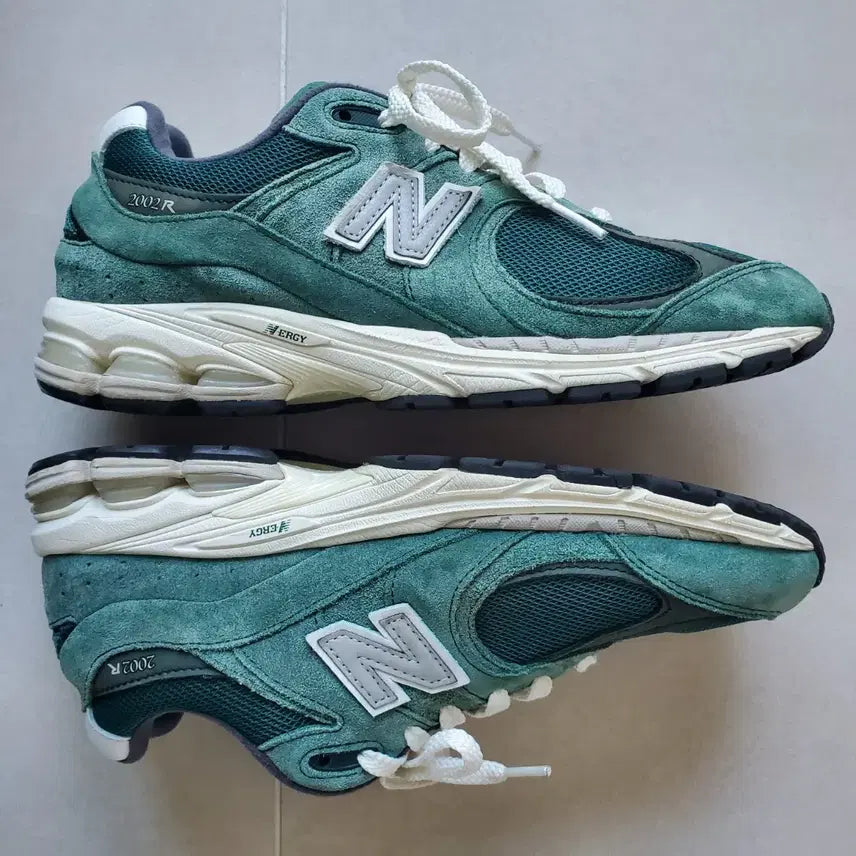 [BUNJANG] New Balance 2002R Nightwatch Green Sneakers / 뉴발란스 2002R 나이트위치 그린 260