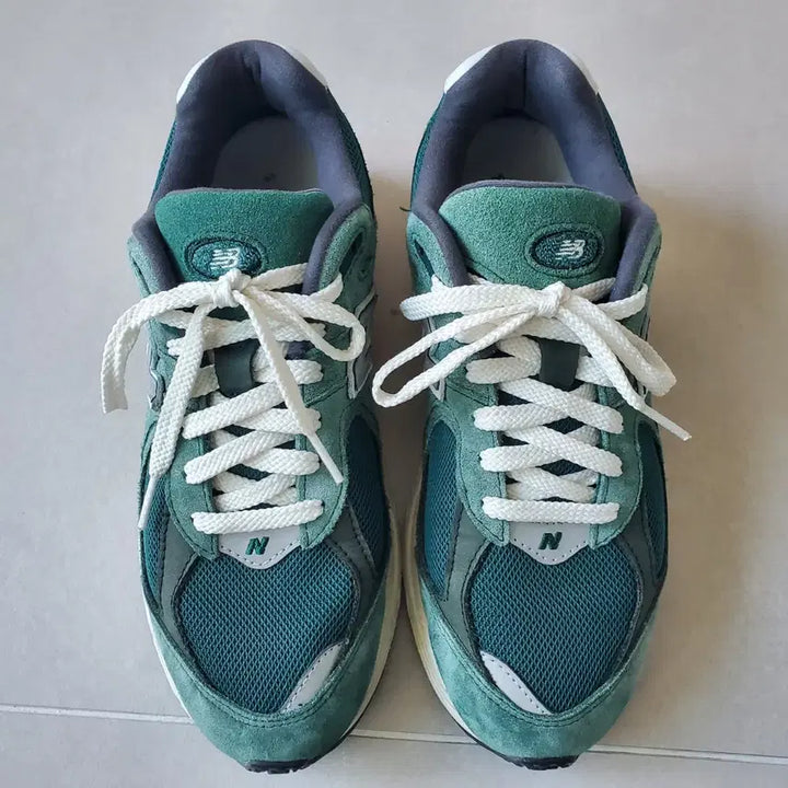 [BUNJANG] New Balance 2002R Nightwatch Green Sneakers / 뉴발란스 2002R 나이트위치 그린 260