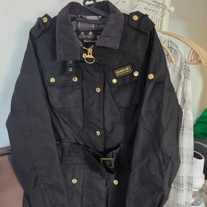 [BUNJANG] Barbour International Waxed Jacket Black Shoulder Pads M / (택채새옷)바버 인터내셔널 왁싱자켓 블랙 왁스점퍼 견장 M