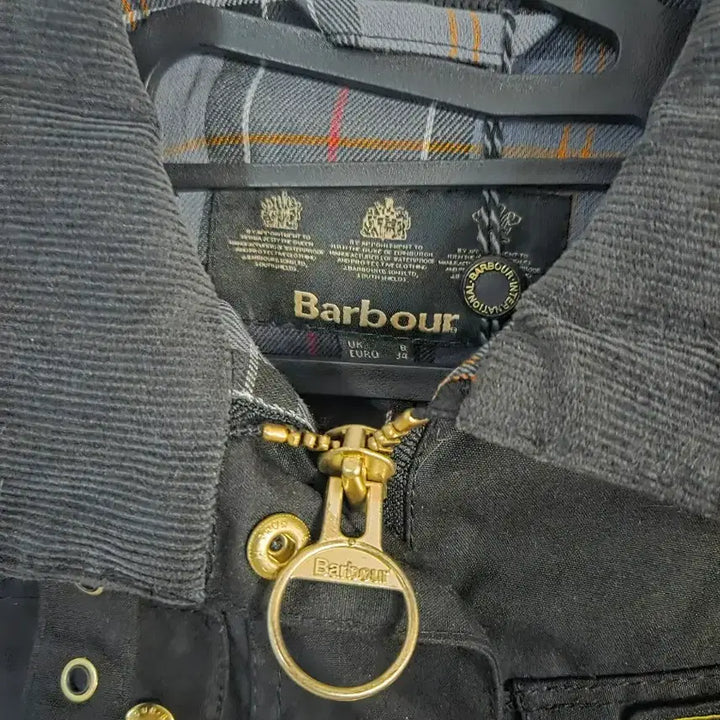 [BUNJANG] Barbour International Waxed Jacket Black Shoulder Pads M / (택채새옷)바버 인터내셔널 왁싱자켓 블랙 왁스점퍼 견장 M