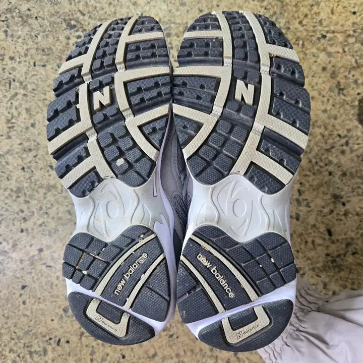 [BUNJANG] New Balance 725 Gray Sneakers / 뉴발란스 725 그레이 운동화