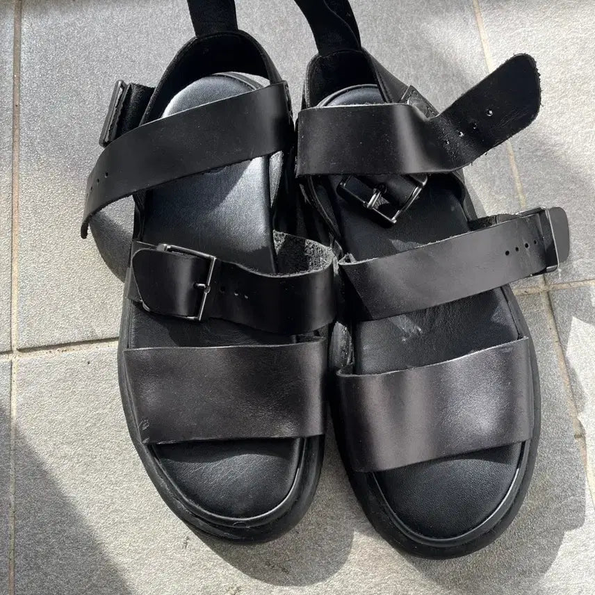 [SOLD OUT] 닥터마틴 샌들 230-235