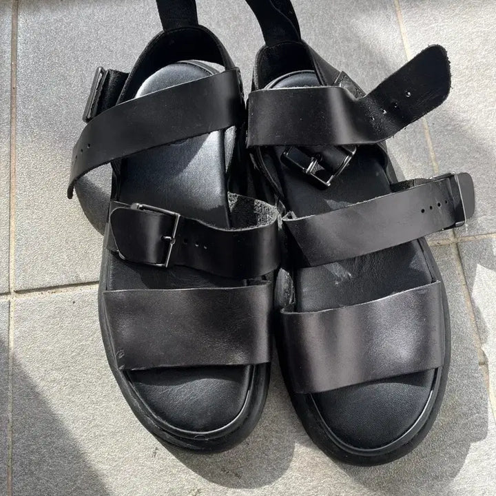 [SOLD OUT] 닥터마틴 샌들 230-235
