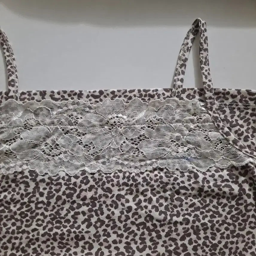 [BUNJANG] Expired Girl Lace Frill Camisole Blouse / 익스파이어드걸 레이스프릴 끈나시 블라우스
