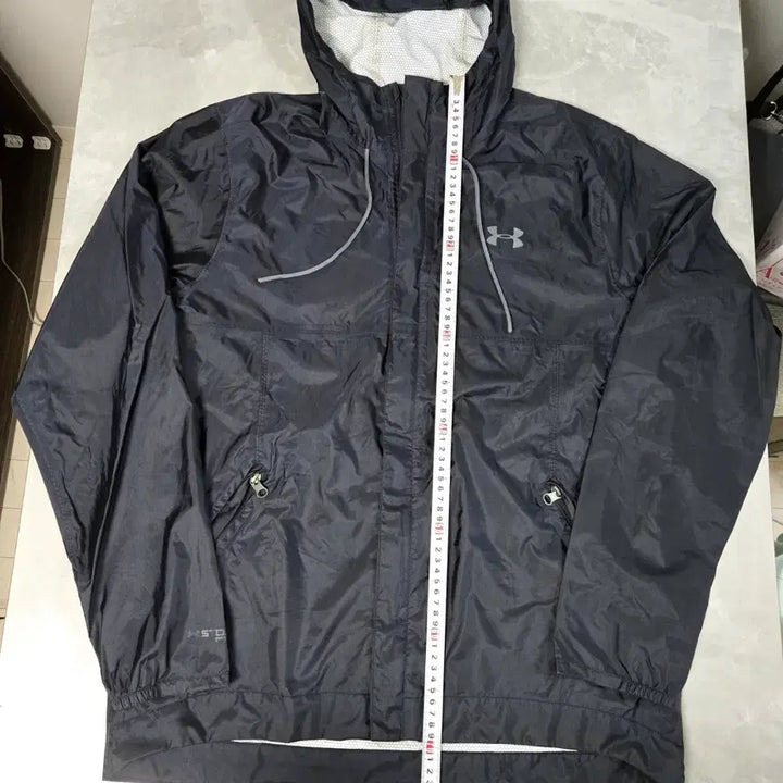 [SOLD OUT] 언더아머 블랙 바람막이 후드 집업