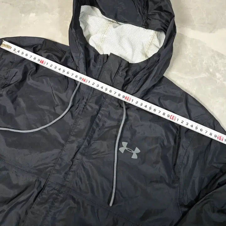 [SOLD OUT] 언더아머 블랙 바람막이 후드 집업