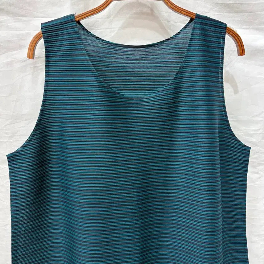 [BUNJANG] Pleats Please Sleeveless Top Deep Green Size 3 / 플리츠플리즈 민소매 탑 딥그린3사이즈(정품)