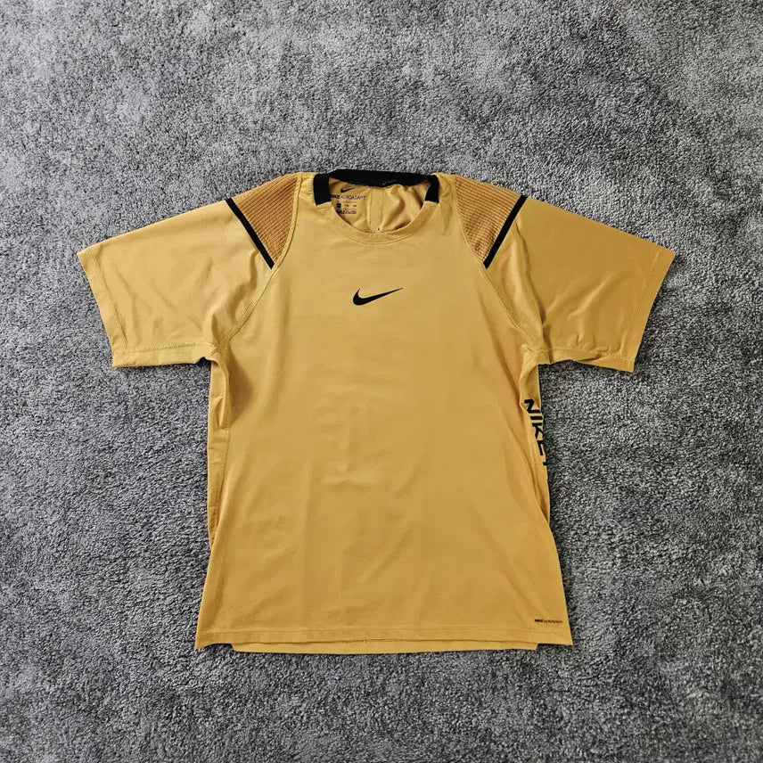 [BUNJANG] Nike AeroAdapt Short Sleeve T-Shirt / [무료배송] NIKE 반팔 티셔츠