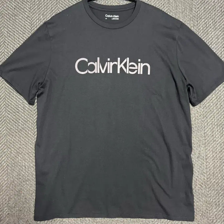 [SOLD OUT] 캘빈클라인 블랙 로고 반팔 티셔츠