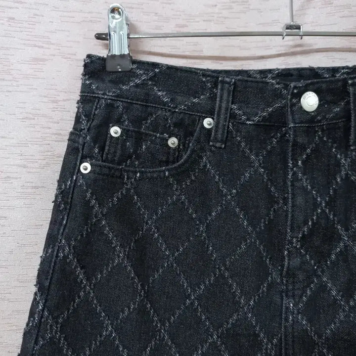 [BUNJANG] AVANDRESS Black Pattern Denim Skirt for Women / B4-18/AVANDRESS 블랙 패턴 데님스커트  여성